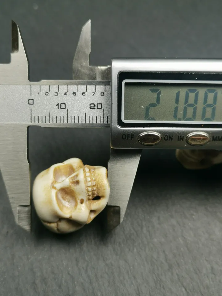 Gandhanra Handmade Tibetan Citipati White Skull Spacer Bead for Prayer Bead,Carved from Deer Antlers,Jewelry Accessories