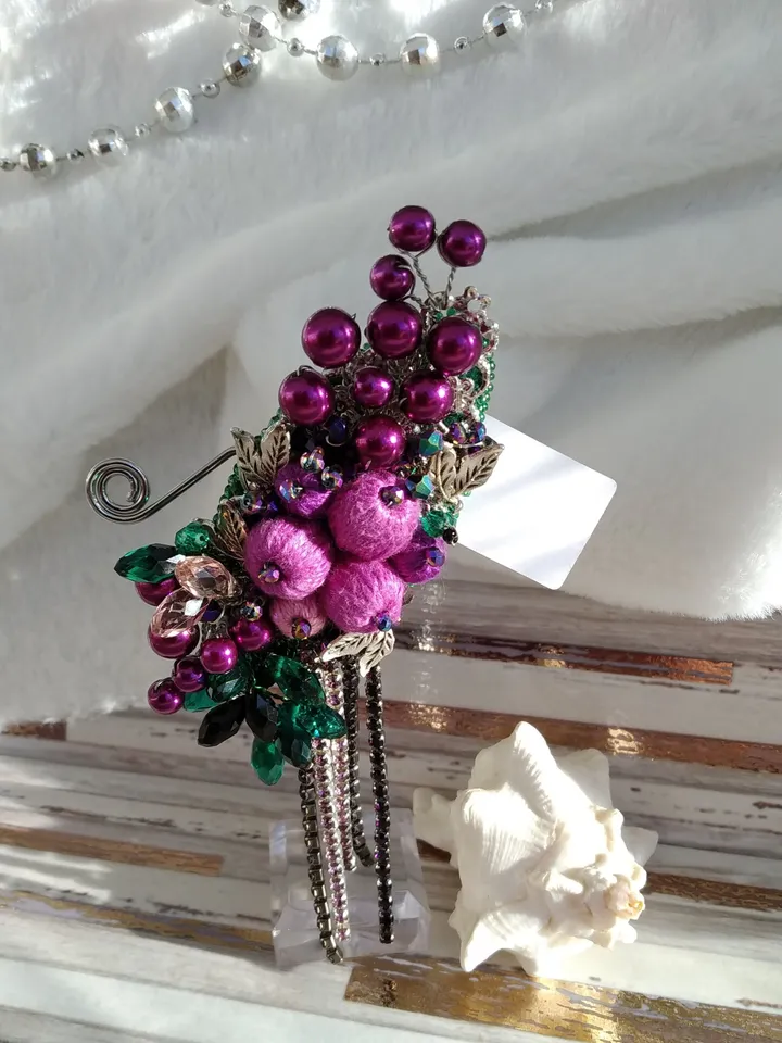 Handmade beaded women brooch purple berry, one-of-a-kind jewelry, flower brooch, leaf brooch, purple gift, handmade gift