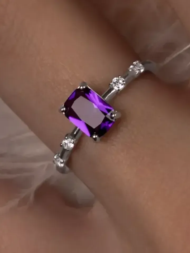 Ring with natural amethyst