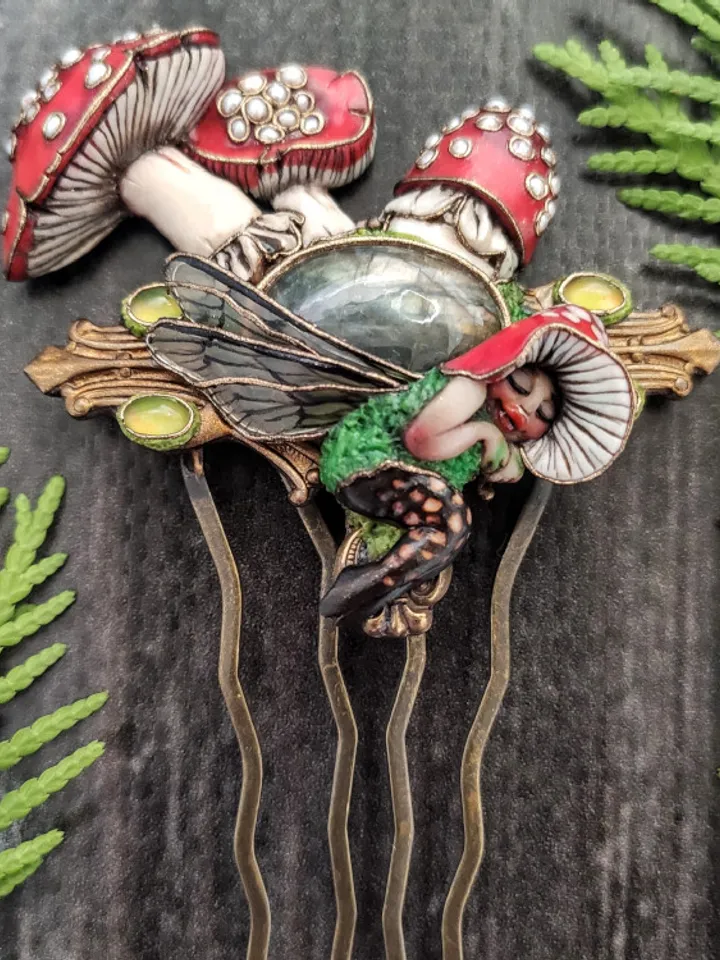 Hairpin Fairy Amanita, Mysterious sleeping fairy