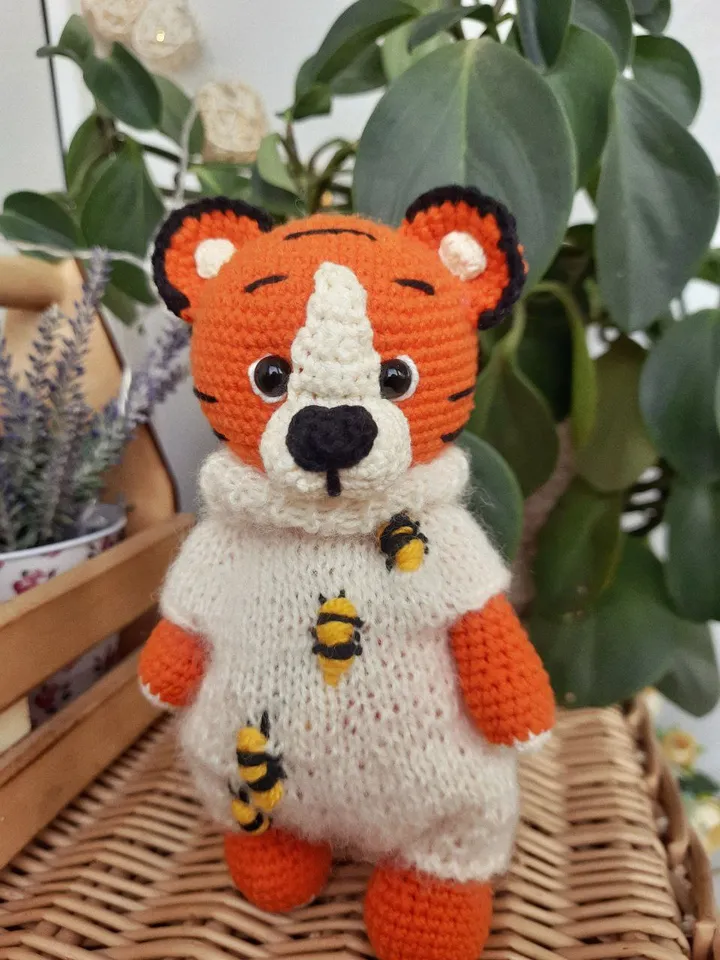 Amigurumi tiger crochet pattern. PLush tiger crochet PDF tutorial. Stuffed crochet tiger with knitting clothes