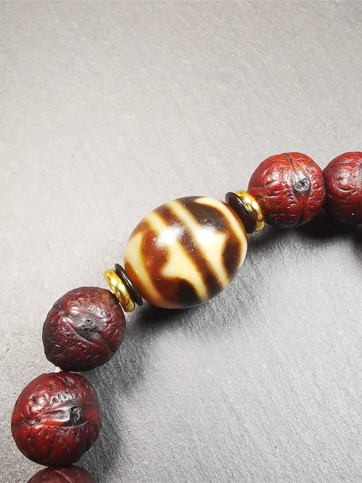 Gandhanra Unique Tibetan Dalo Dzi Bead Bracelet(30 Years Old), Tiger Tooth Dzi with Old Bodhi Beads,,Fit for 15-19cm Wrist