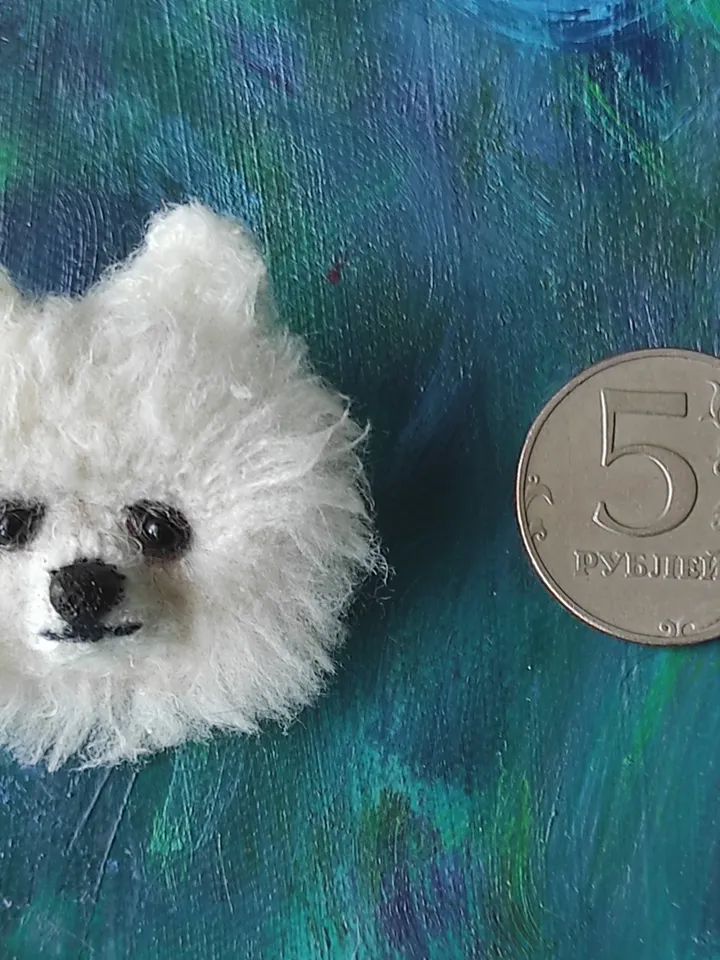 Brooch/miniature "White Spitz".