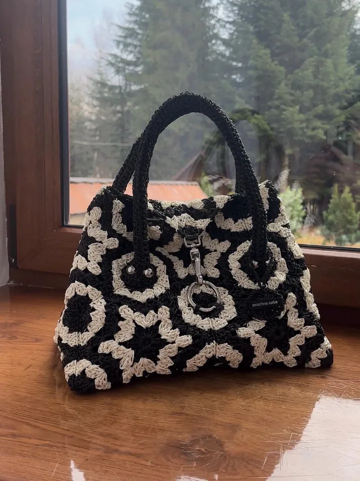 Crochet pattern granny hexagon bag PDF digital instant download and video tutorial, shoulder bag, hexagon motifs handbag, monochrome bag