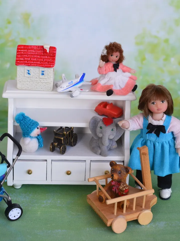 Miniature toy doll in 24th scales