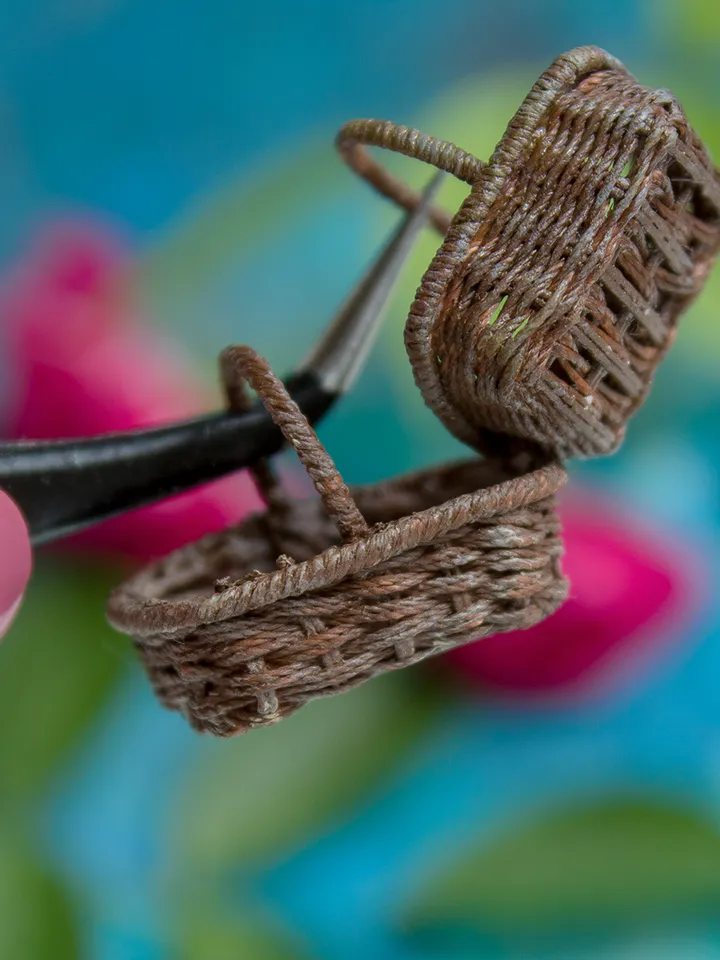 TUTORIAL Miniature wicker basket with a rectangular bottom