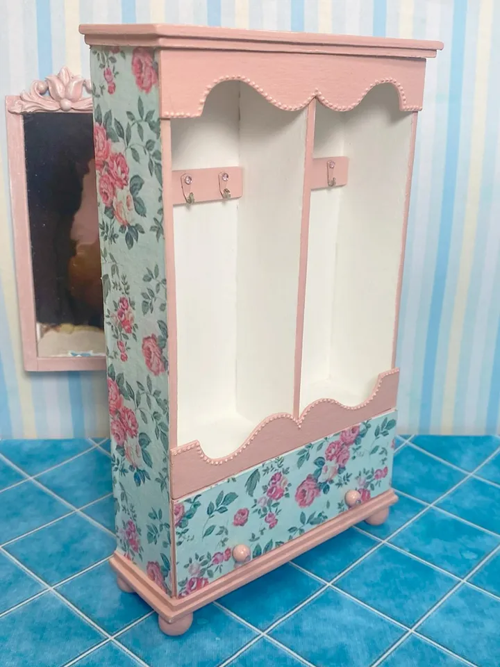 Hallway for a dollhouse. 1:12. Doll furniture. Dollhouse miniature.