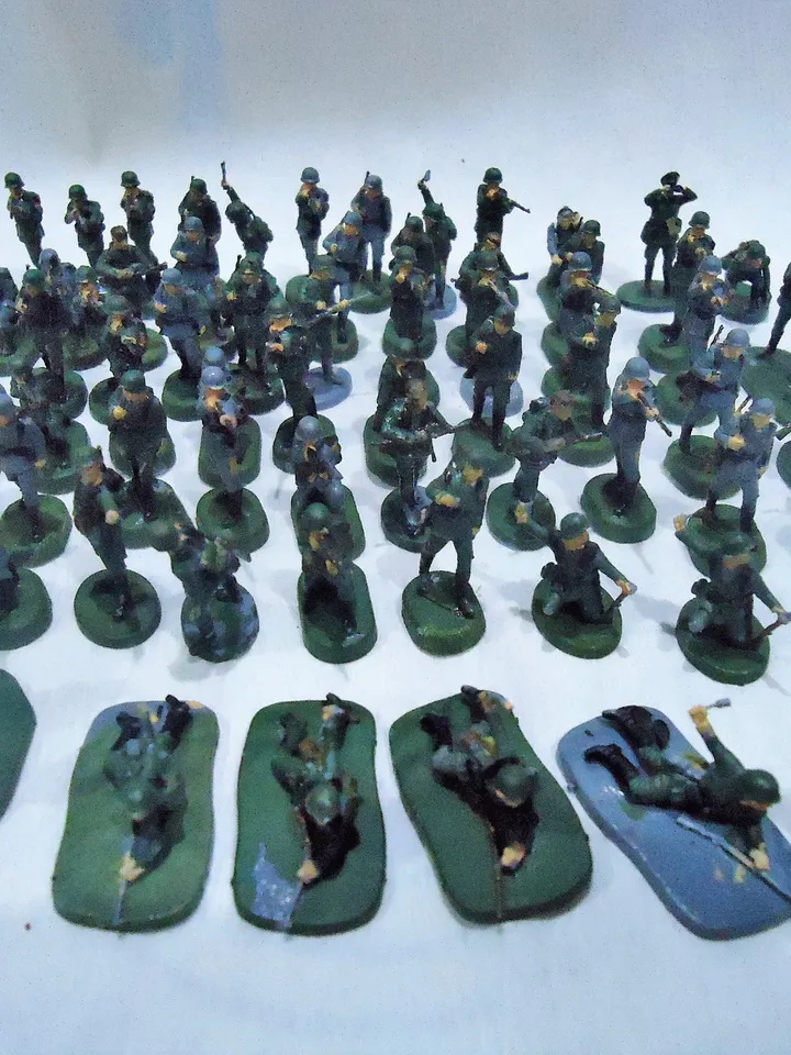ZVEZDA 8078 GERMAN INFANTRY PLATOON 1942-1944 75 figures. Rare