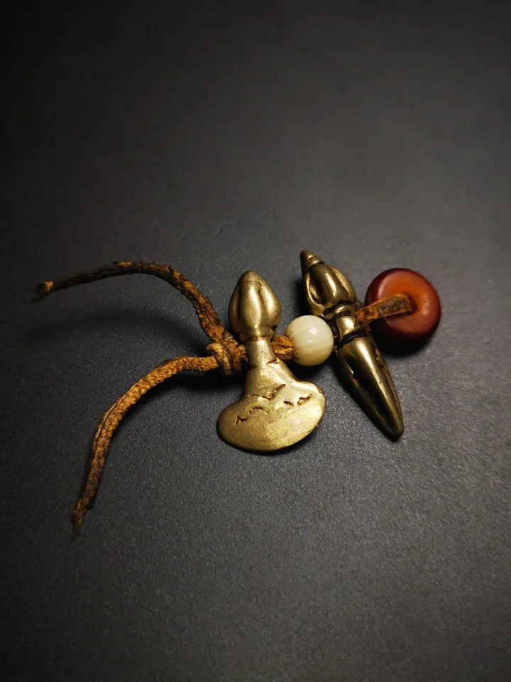 Gandhanra Antique Tibetan Amulet,Mini Kartika(knife of the dakinis) and Kila(Dorje Phurba)for Mala, Trantic Buddhism Dharma, 50 Years Old.