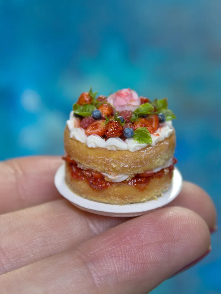 MINIATURE cake with rose and berries on a ceramic plate 1