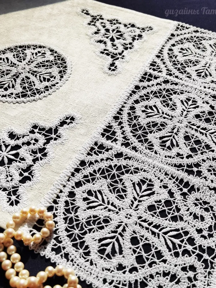 Lace festoon design for machine embroidery