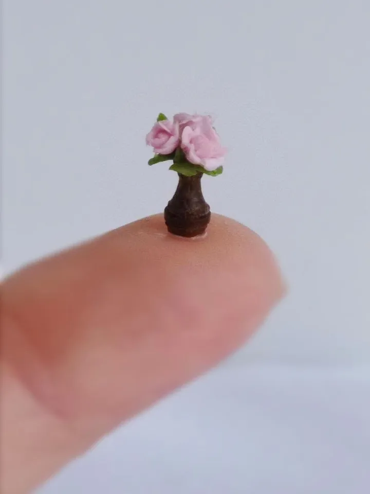 Miniature: three pink roses in a vase for a dollhouse in 1/48 and 1/24 scale
