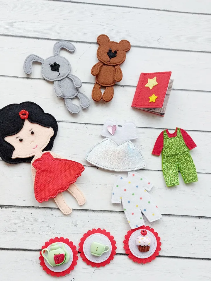 Dollhouse "Watermelon" Children's felt dollhouse with clothes and food set Portable fabric doll room