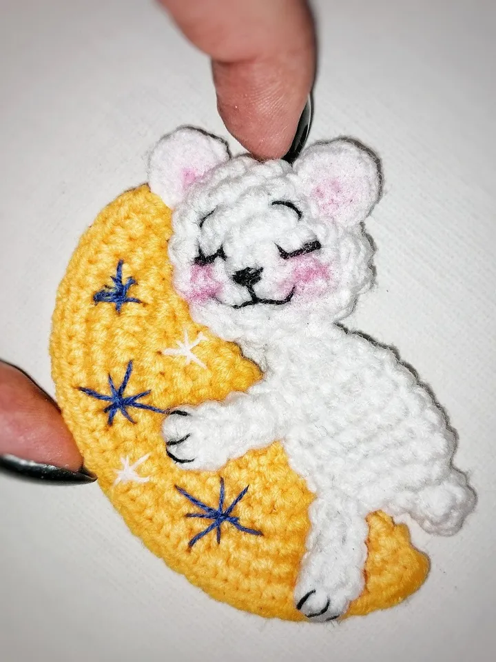 PDF Crochet Pattern Teddy Bear Brooch, Sleeping Bear Amigurumi, Small Crochet Toy Pattern DIY Amigurumi Animal Gift Idea Cute Crochet Brooch