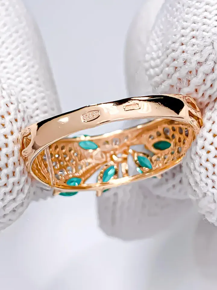 Ring made of 925 silver (585 gold coating), with paraiba and white cubic zirconia