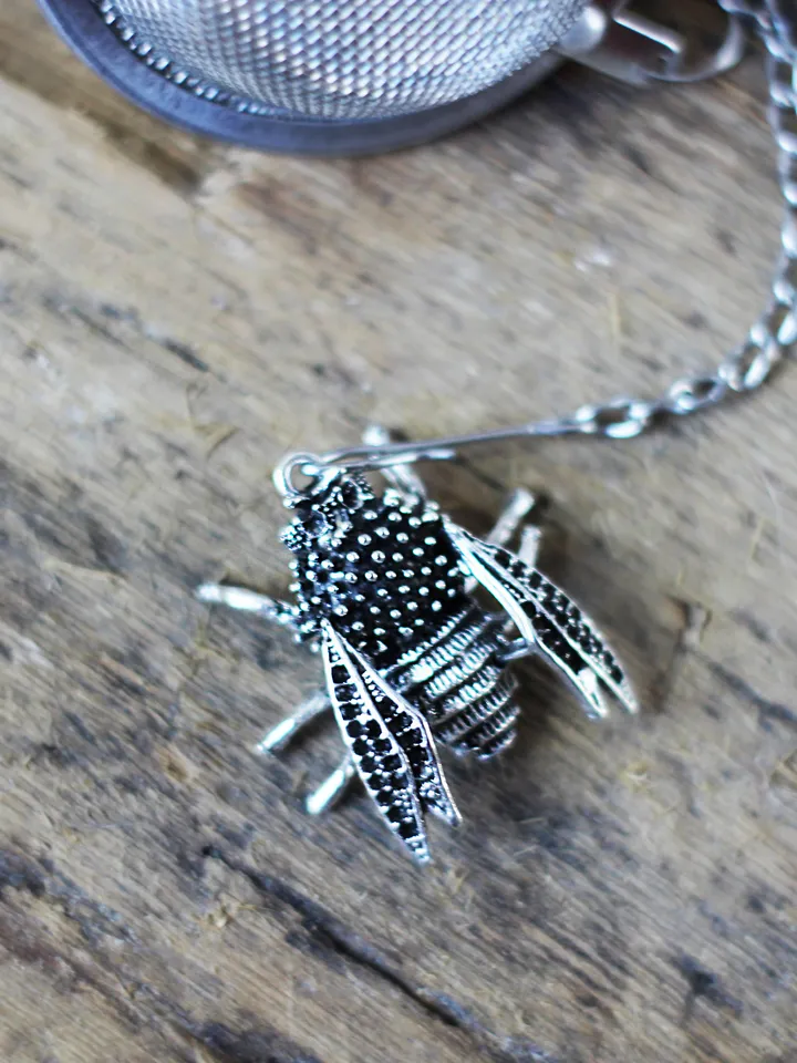Bumble bee tea strainer for herbal tea, Tea infuser with bee charm, Tea Steeper bee pendant, Loose leaf tea gift