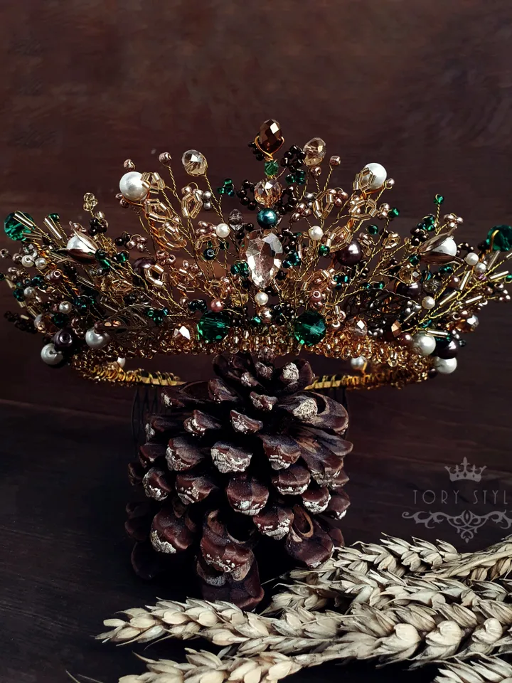 Gold emerald crown, Gold crown, Emerald crown, green crown, Crown, Gold tiara, Emerald tiara, Gold and green tiara, Gold and Emerald tiara, Forest accessories, Forest style jewelry, boho jewelry, rustic jewelry, Elven headpiece