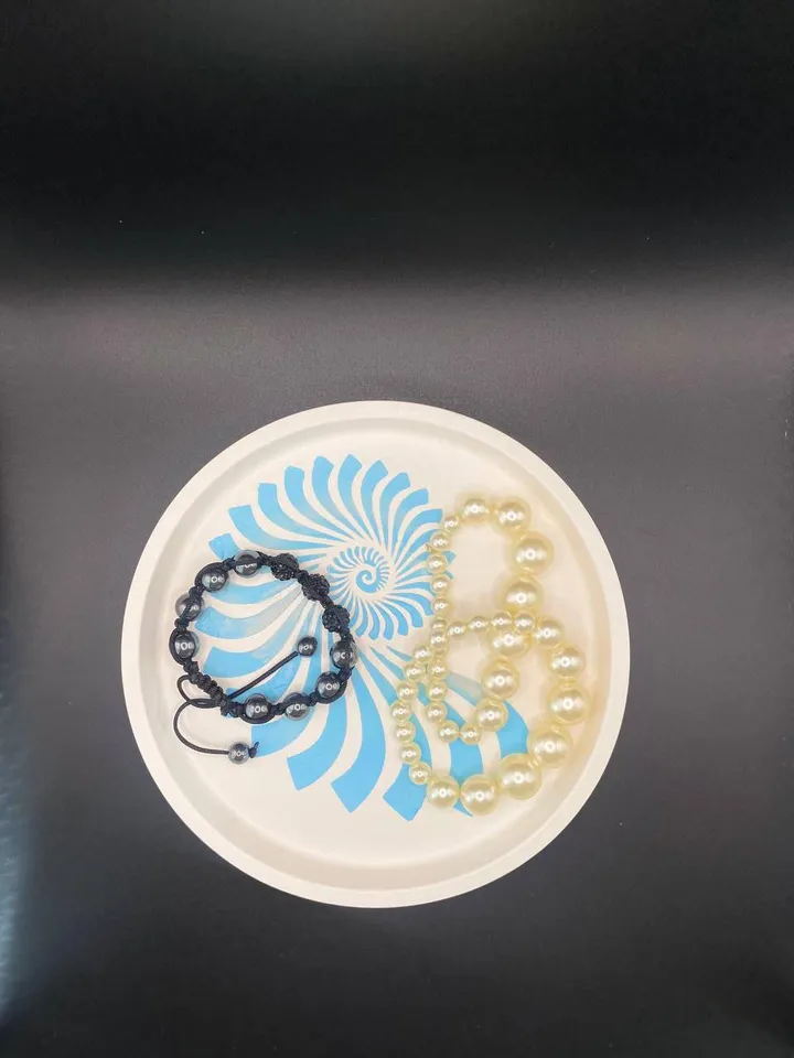 Decorative round tray made of plaster with a pattern