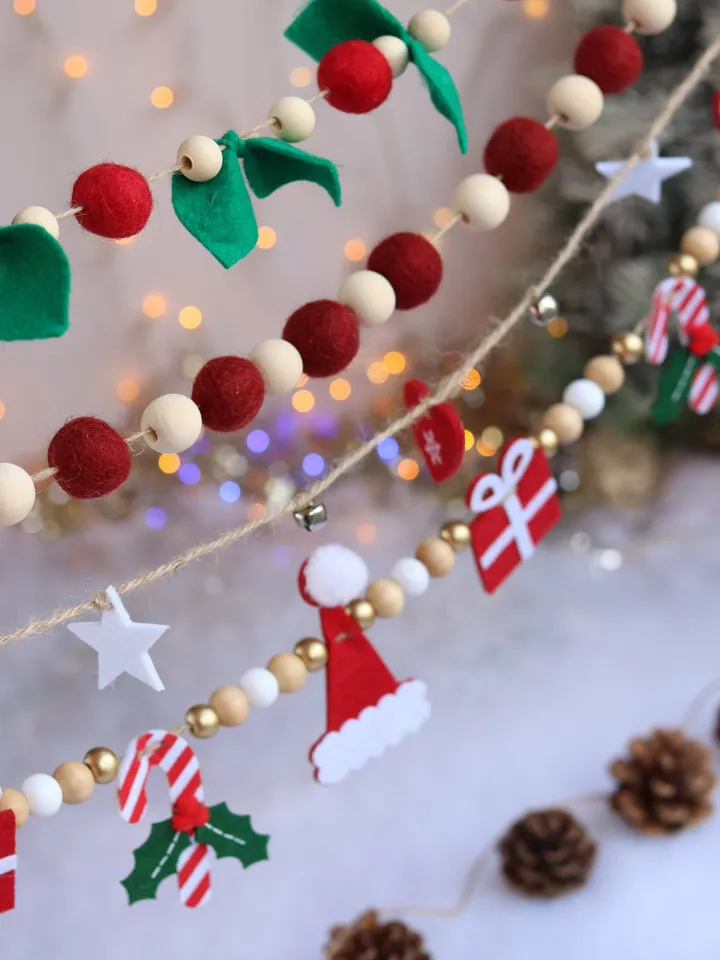 Christmas garland, Rustic home decor, felt bunting, Festive decoration