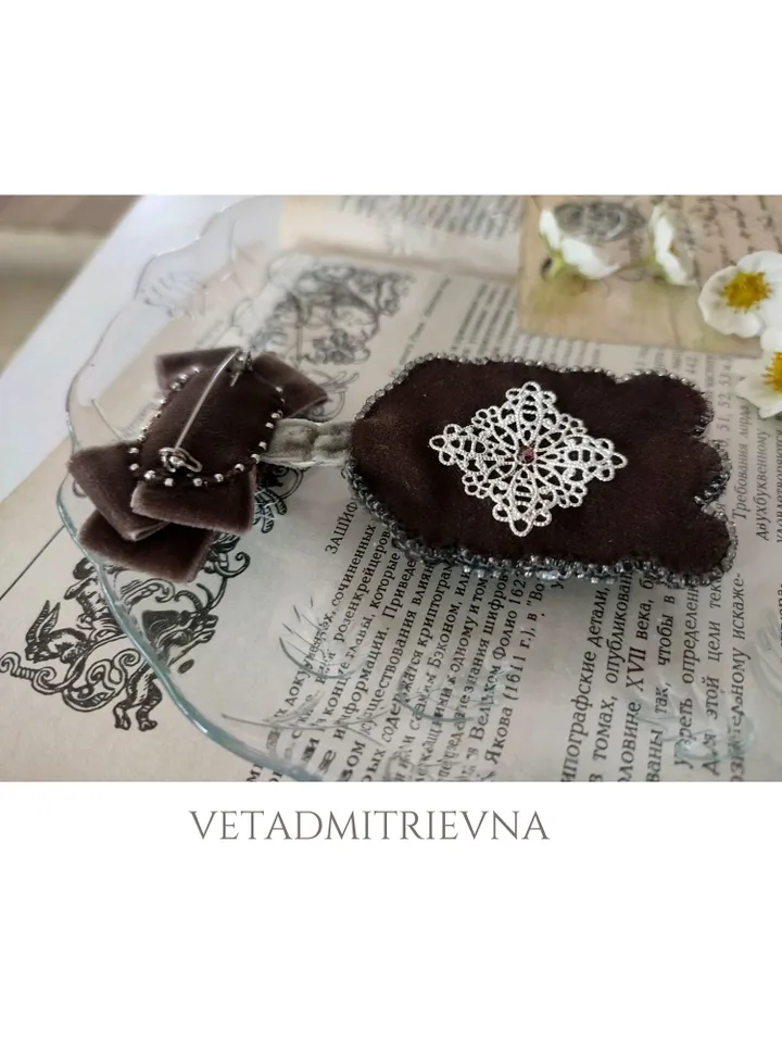 Brooch Order with the image of Leonardo da Vinci's painting "Saint Anne with Madonna and Child of Christ" Jewelry Painting Renaissance Art Baroque Artist Style Beaded Brooch Order