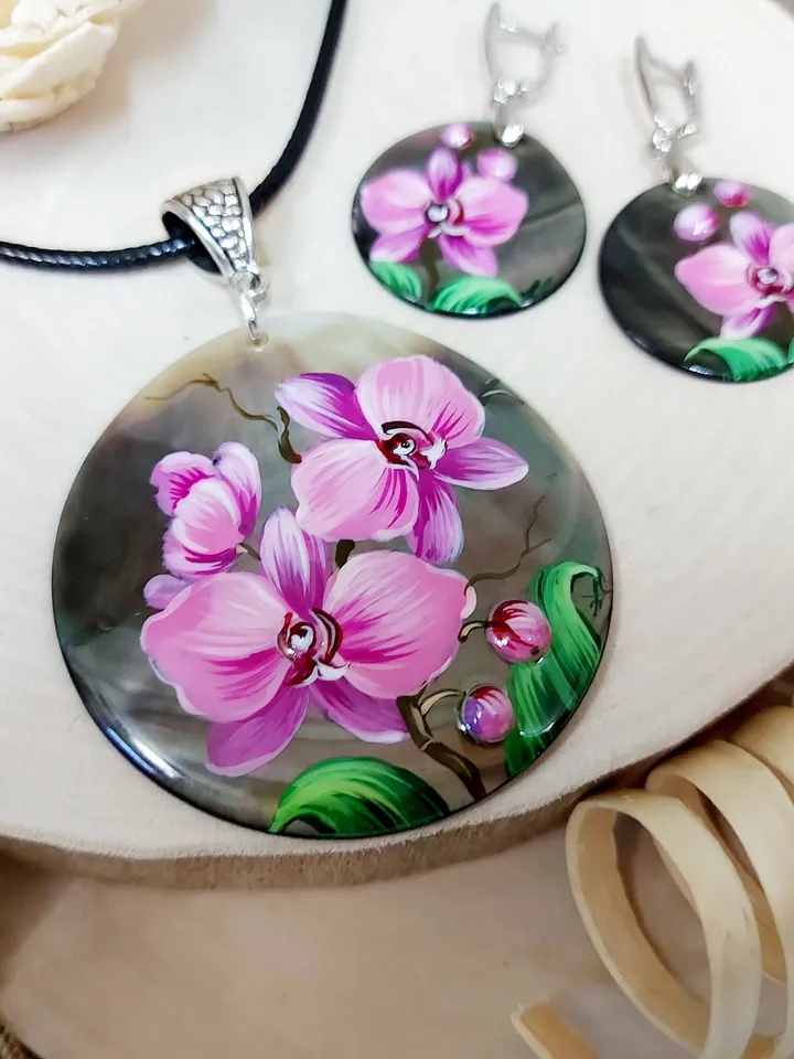 Handmade jewelry set: Pink orchids flowers on pearl pendant and earrings • Hand painted shell jewelry • unique floral set for evening dress