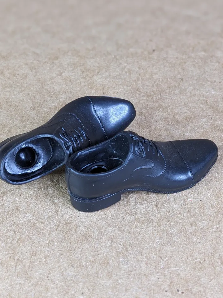 Classic black solid shoes with a connector system for 1/6 scale male action figure dolls