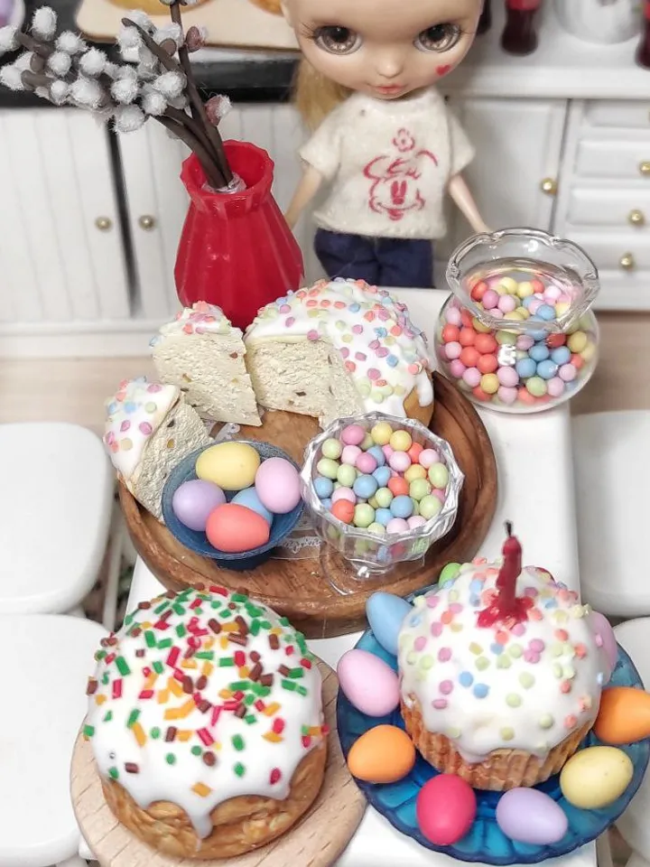 Easter, Easter decor, Easter decor for dolls, dollhouse decor, miniatures, Easter eggs, mini food, realistic miniature