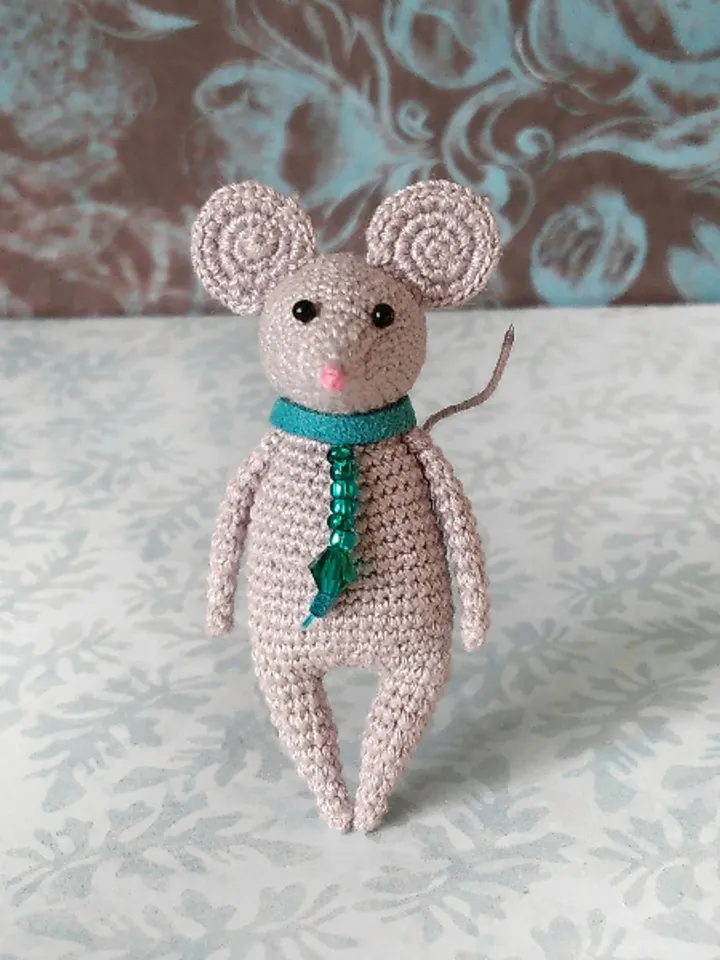 PDF crochet pattern little rat. Crochet miniature pattern. Miniature mouse toy pattern. DIY small toy. Tutorial
