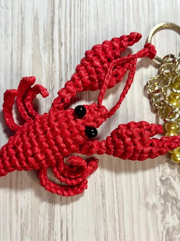 Beaded Lobster Keychain with Metal Chain – Stylish Bag or Key Accessory