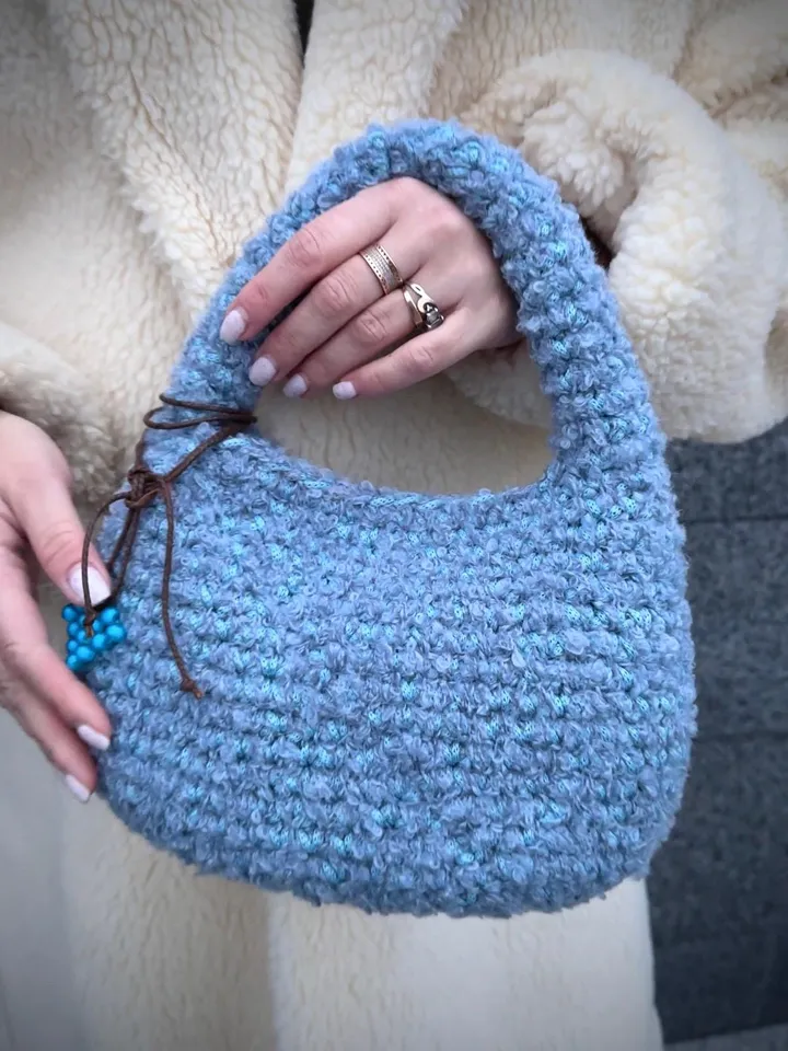 Crochet pattern  easy trendy handbag PDF digital instant download and video tutorial, shoulder bag, furry bag, egg bag, hobo bag, tote