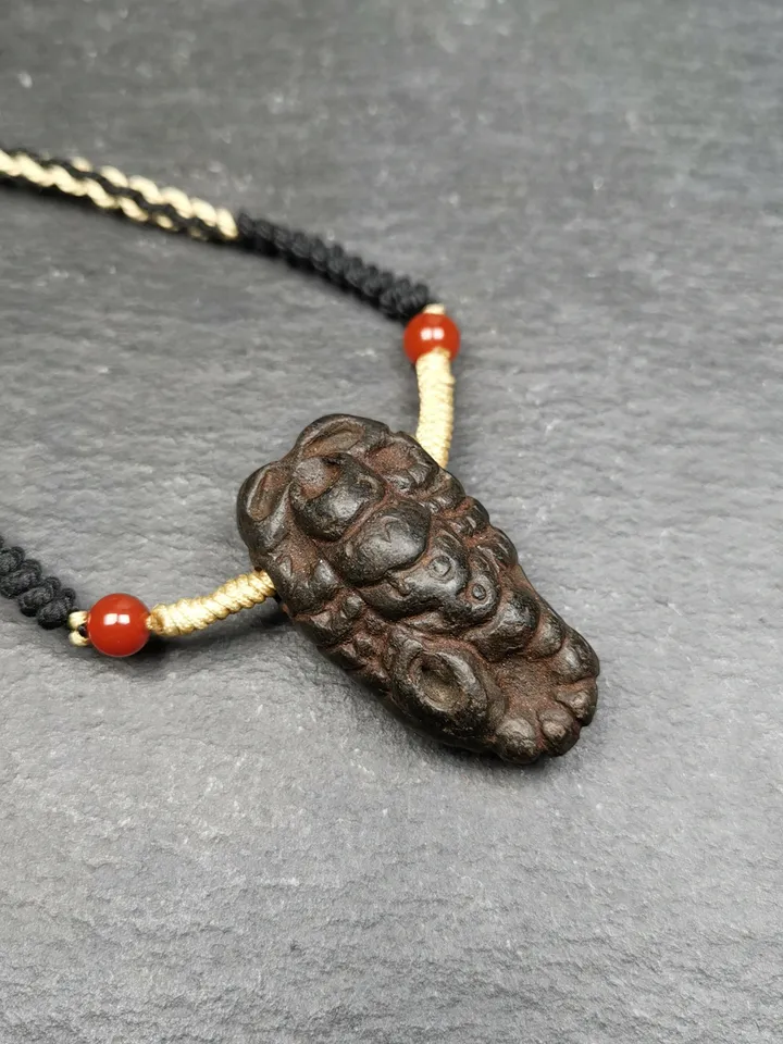 Gandhanra Handmade Tibetan Tsa Tsa Mold Amulet, Scorpion Guru of Padmasambhava,1.6 inchs