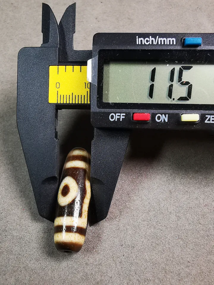 Gandhanra Tibetan 3 Eyed Dzi Bead,Tibetan Chung,Wealth Amulet,Small Size 36*11 mm