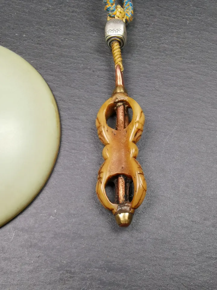 Gandhanra Old Tibetan Kapala Leg Bone Vajra Amulet | Blessed Dorje Pendant | Hand-Carved Tibetan Artifact | 41mm × 17mm