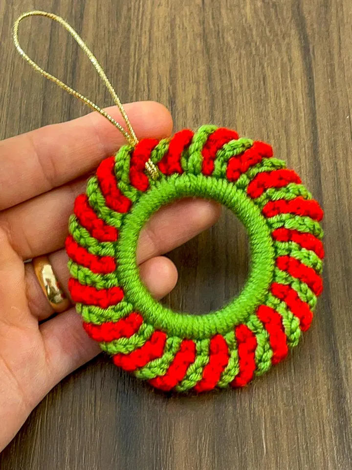 Crochet Holiday Wreath Pattern, DIY Red Green Christmas Ornament PDF, Handmade Festive Décor Tutorial, Beginner Crochet Project
