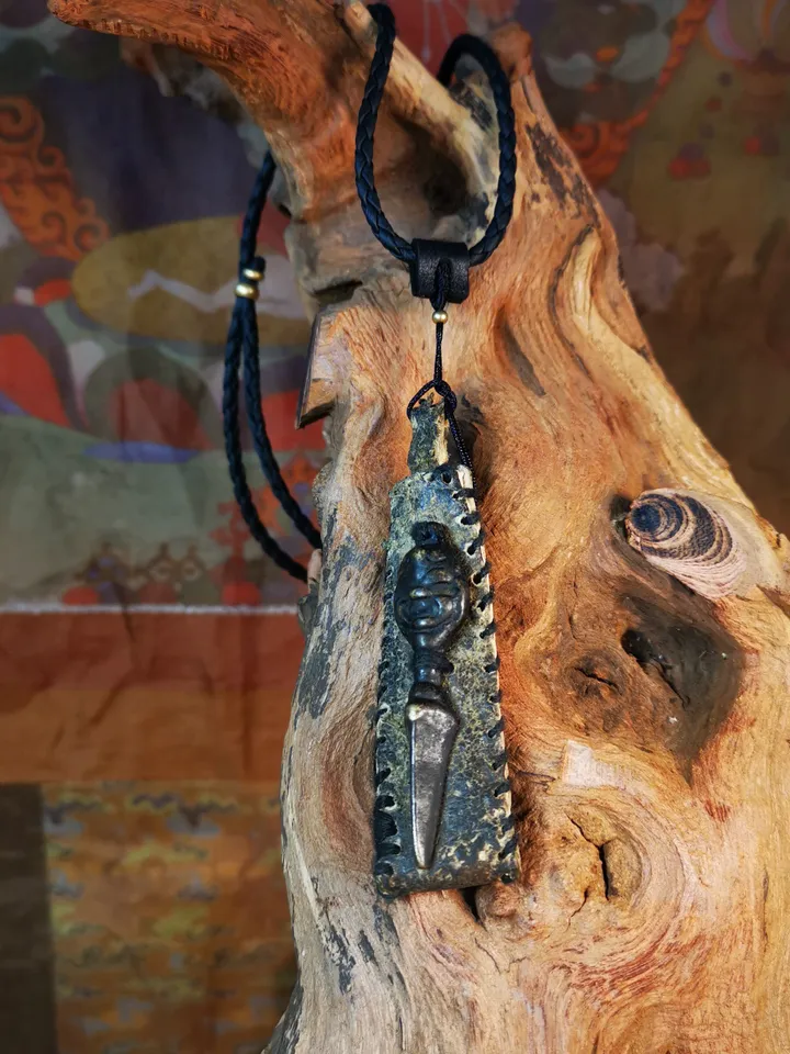 Gandhanra Antique Amulet,Unique leather Sachet with Skull Sītavana Phurba / Kila Pendant,Old Necklace