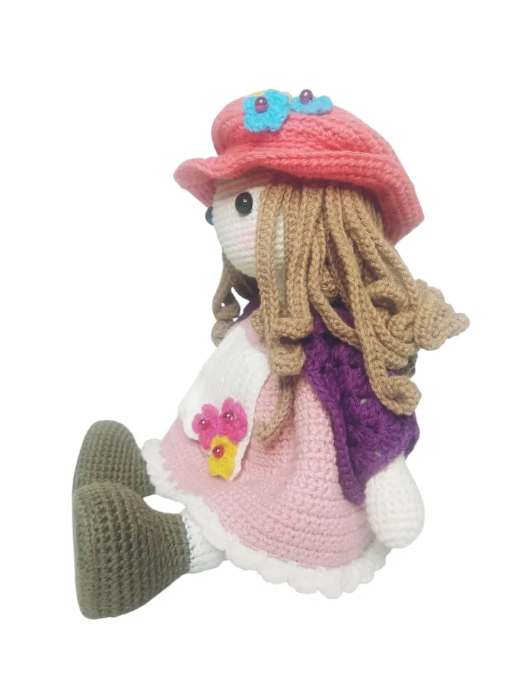 Martine Articulated Crochet Doll – 33 cm Handmade Amigurumi – Sewn Dress & Removable Hat – Cotton Yarn – Collectible Gift – Peru