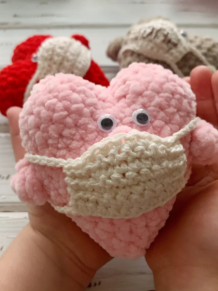 Crochet red plush heart in mask personalised gift, small stuffed ornament, funny keychain Valentine’s Day, pendant on a car