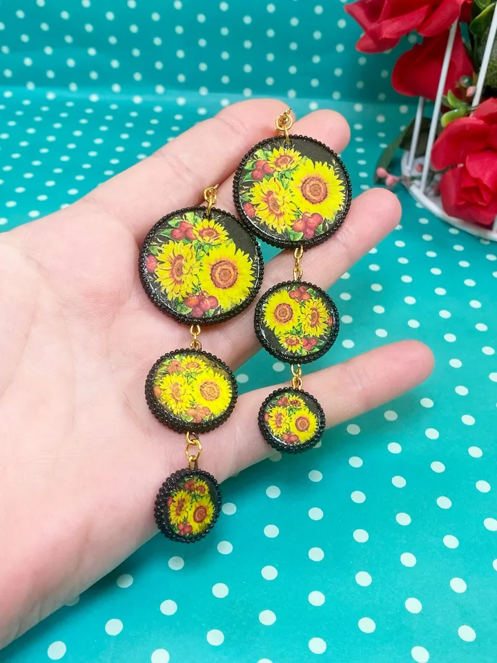 Handmade jewelry set. Bright sunflowers. Author's jewelry.Set of handmade jewelry. Author's design. Bright summer set consisting of earrings and pendant.