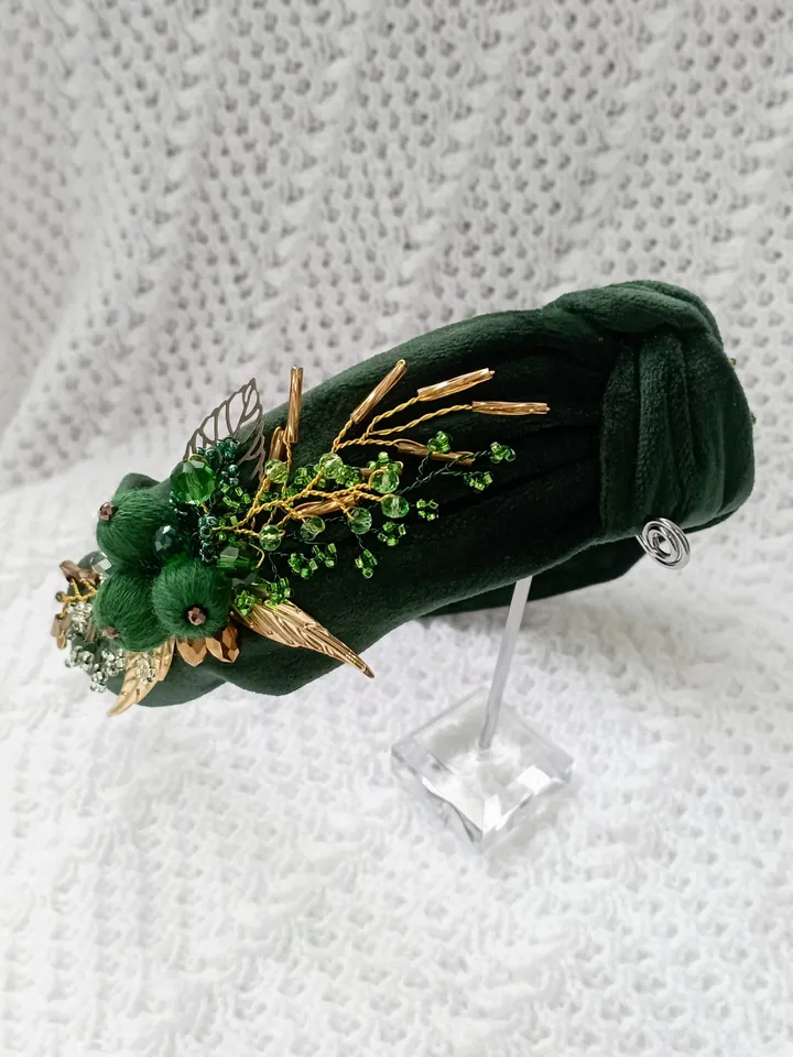 Green tie headband for woman, emerald beaded crystal headband for girls, velvet embroidered headband, embellished headband