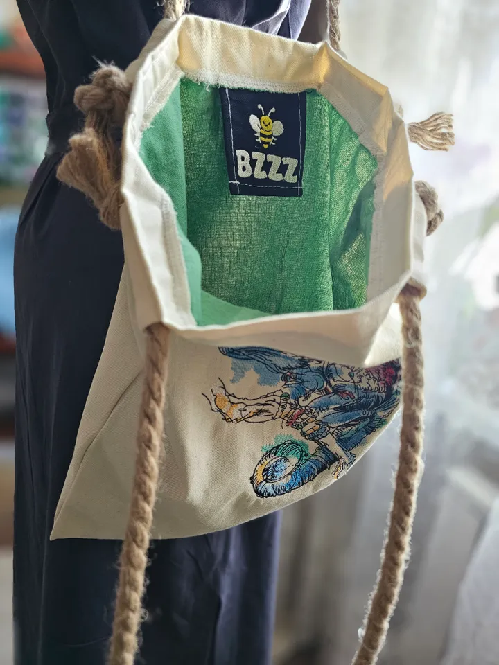 Shopper bag with embroidery