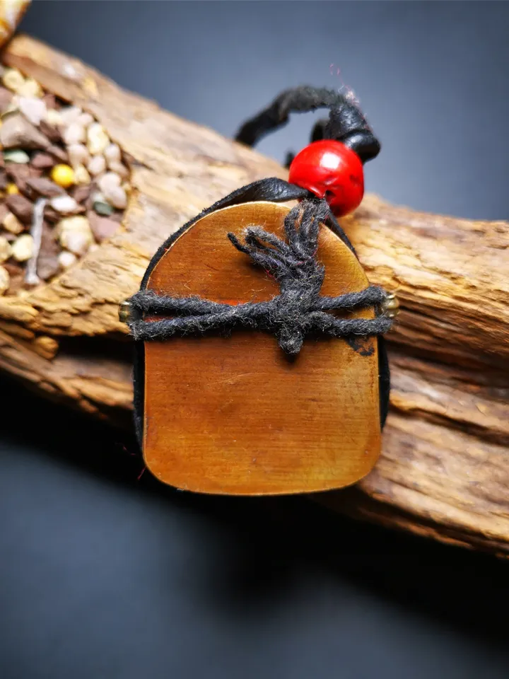 Gandhanra Antique Handmade Gau Ghau Shrine, Tibetan Letter Hum,Mini Tibetan Buddhist Altar Amulet Pendant,80 years old