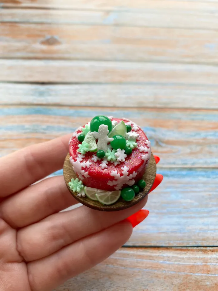 Miniature Realistic Christmas Cake DollHouse Decor