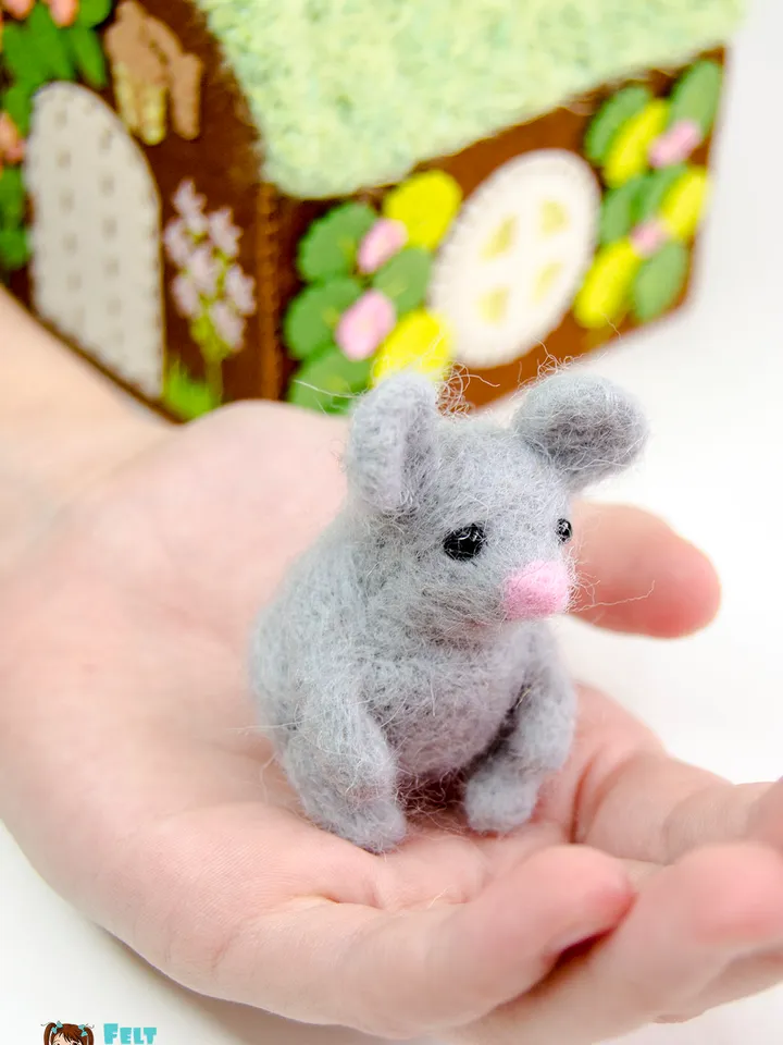 Dollhouse for mouse, cosy play house from felt