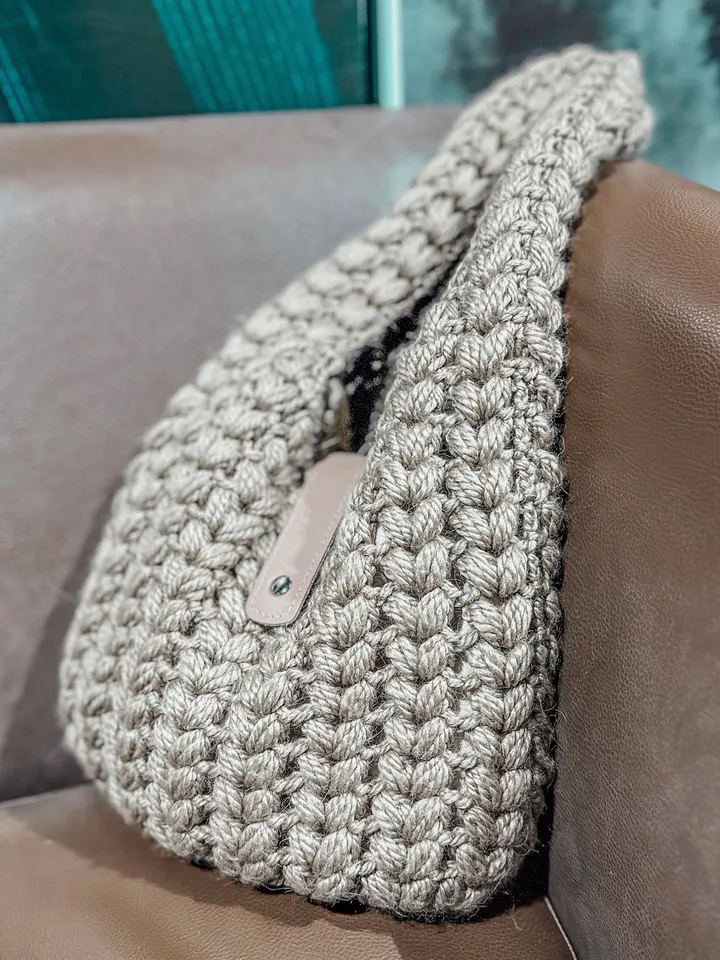 Crochet pattern cozy shoulder bag PDF digital instant download and video tutorial, winter wool handbag, eco friendly purse, warm women tote