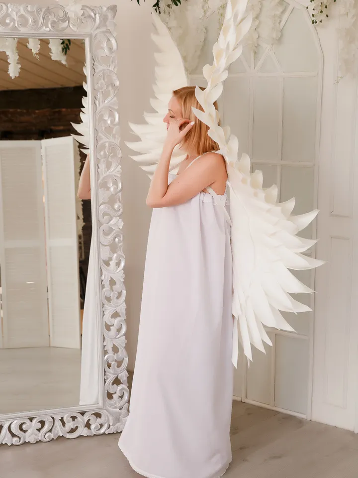 Angelic wings white costume for pregnancy photo shoot,  motherhood photo project, Wings cosplay, Angel wings adult