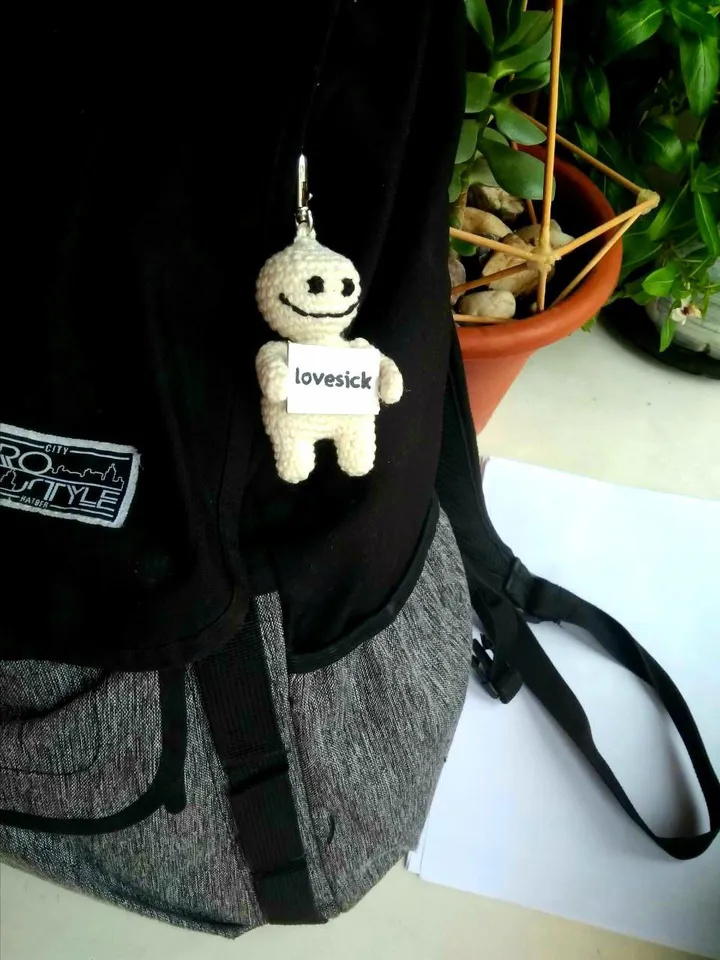 The keychain "too easy" for a bag or keys, a toy in the car interior, a pendant for the rearview mirror