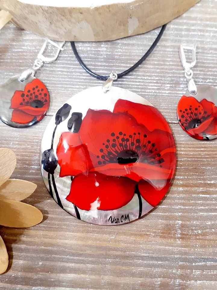 Handmade jewelry sets: Red Poppy Flower • Elegant painted mother of pearl pendant and lightweight shell earrings • Graceful gift for her