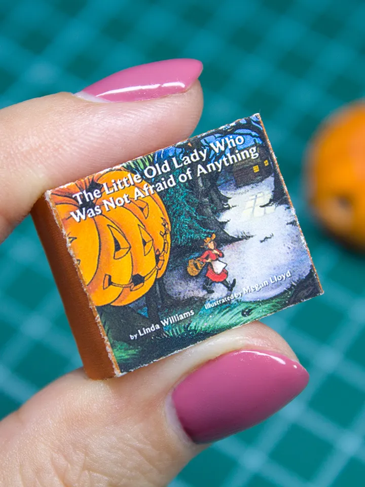 TEMPLATE Miniature Halloween Book of the Little Old Lady