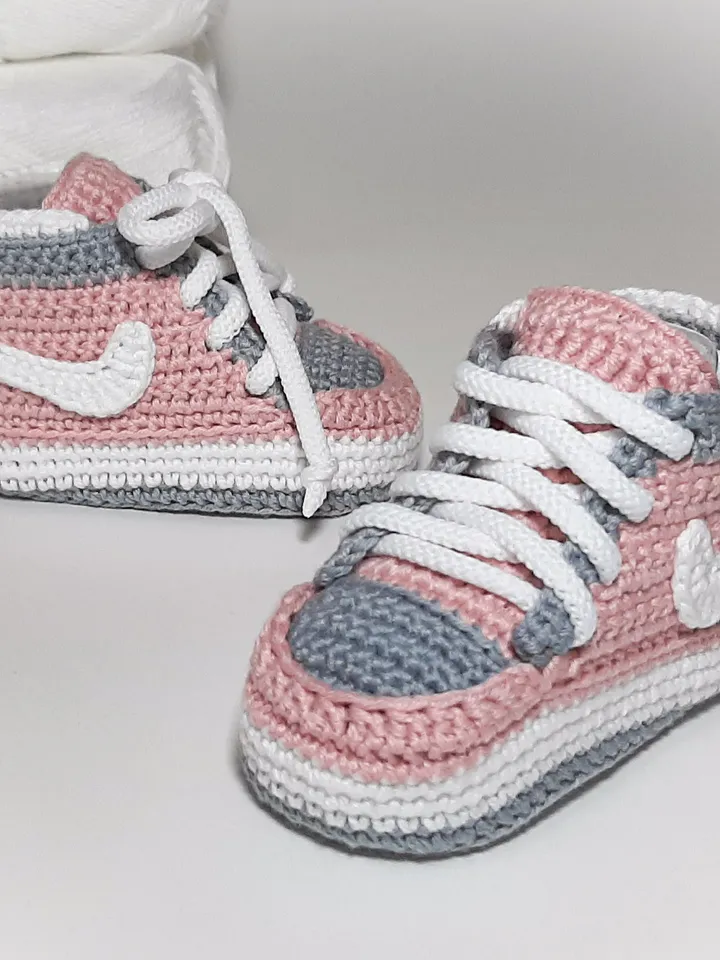 Crochet baby booties grey/blue, fashionable baby shoes, gift for baby boy or girl, coworker baby gift