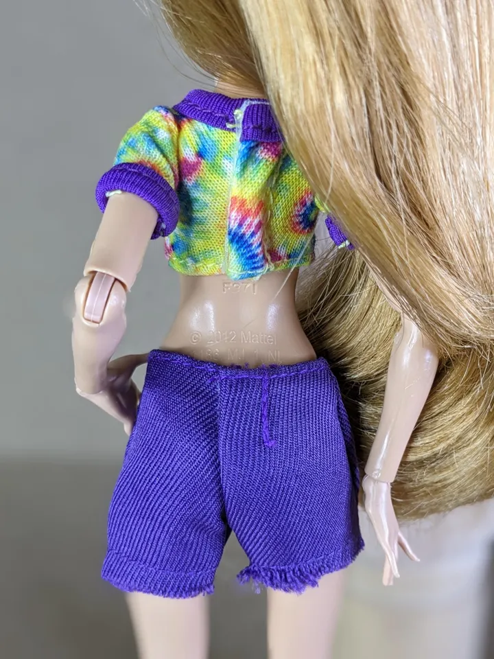 Sport T-shirt & shorts set for 10.5-inch female dolls (MH, EAH)